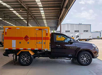 满洲里爆破器材运输车