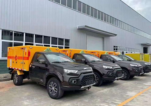 满洲里爆破器材运输车-保障安全与效率的关键