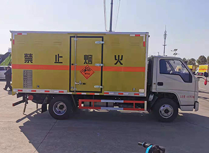 满洲里爆破器材运输车技术升级与安全合规新趋势